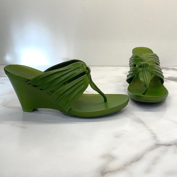 Kenneth Cole Reaction green wedge sandals - Picture 2 of 13